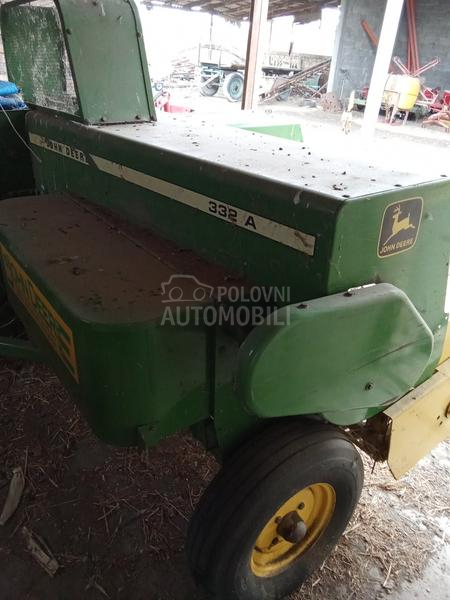John Deere 332 A