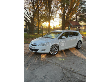 Opel Astra J COSMO