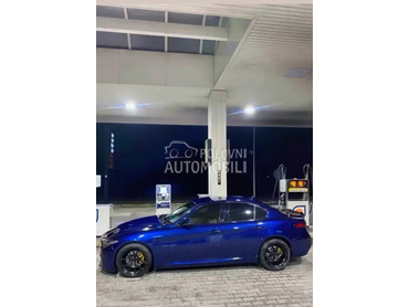 Alfa Romeo Giulia VELOCE 4x4 Q4