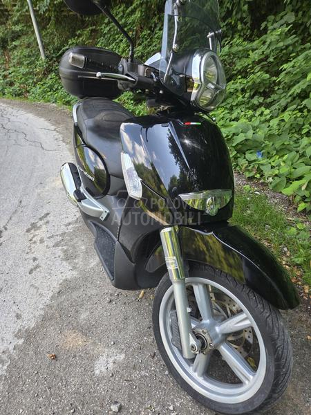 Aprilia scarabeo 250 light