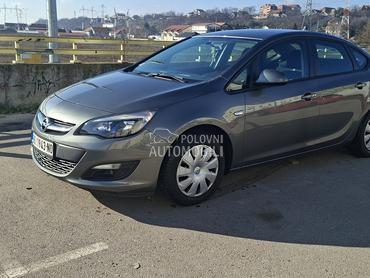 Opel Astra J notchback