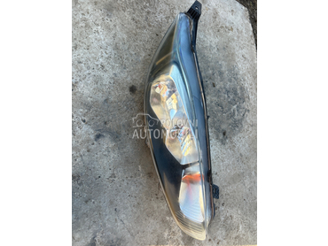 desni far za Ford Fiesta od 2013. do 2017. god.