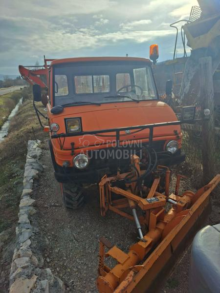 Mercedes Benz Unimog