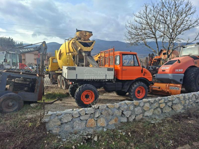 Mercedes Benz Unimog