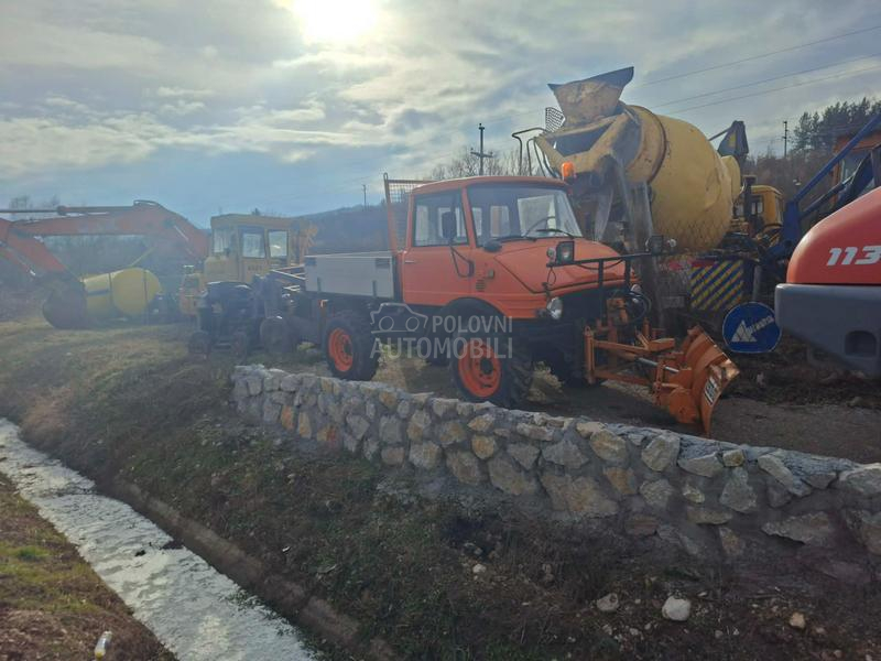Mercedes Benz Unimog