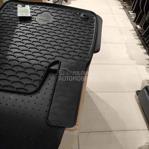 Tipske gumene patosnice