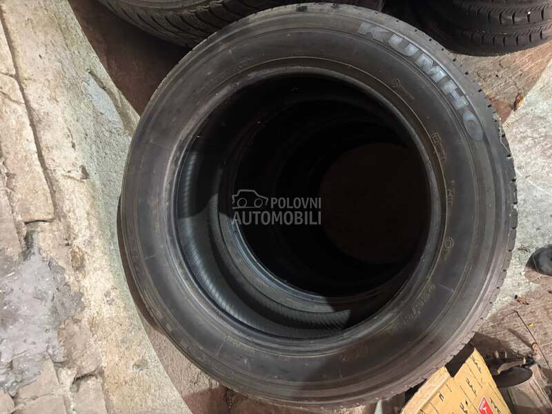 Kumho 235/55 R17 Letnja