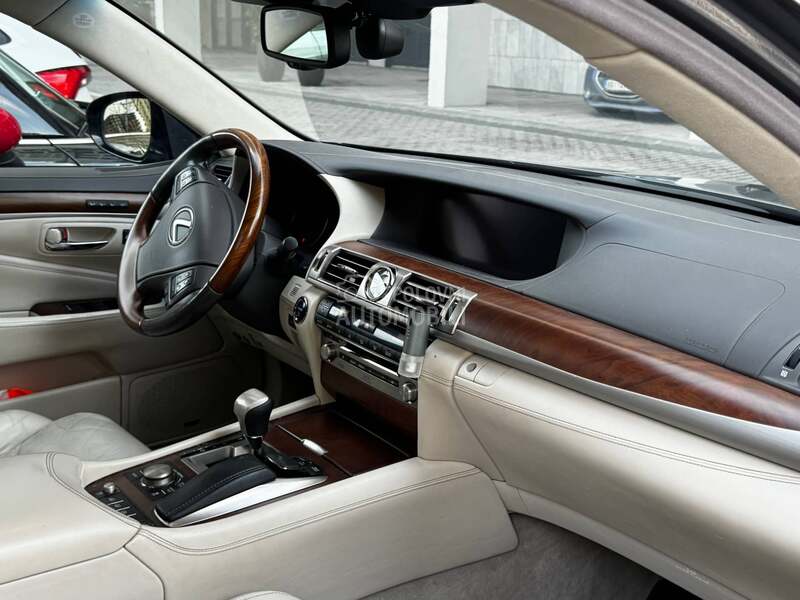 Lexus LS 600h L 