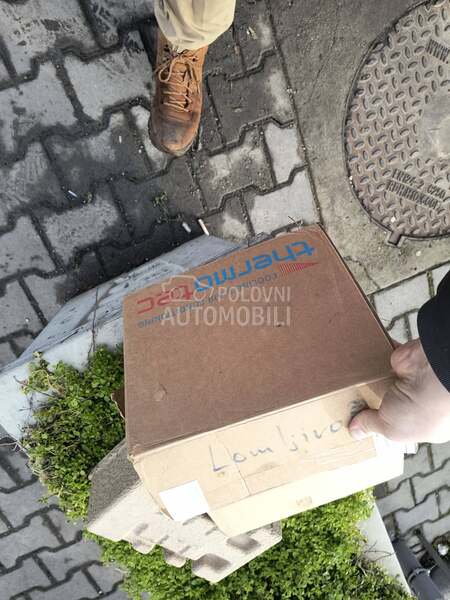 prodajem kompresor klime