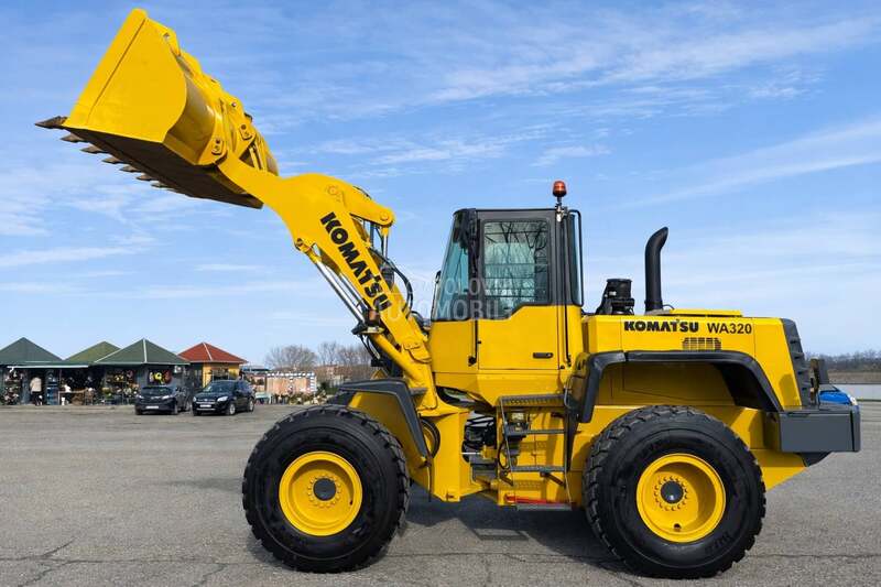 Komatsu WA320