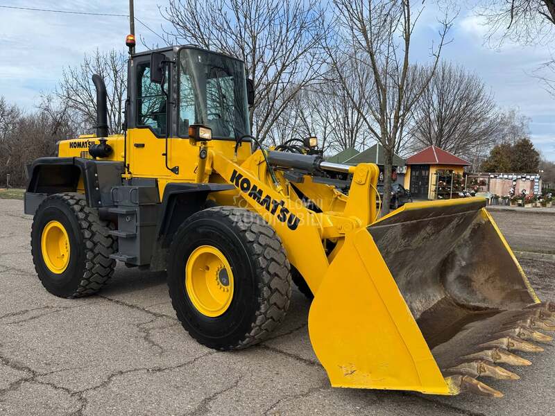 Komatsu WA320