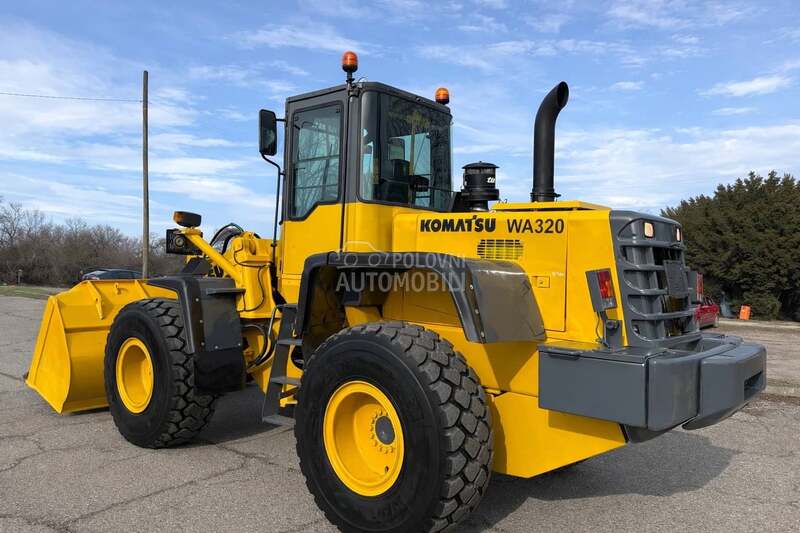 Komatsu WA320