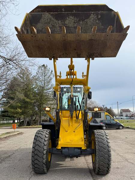 Komatsu WA320