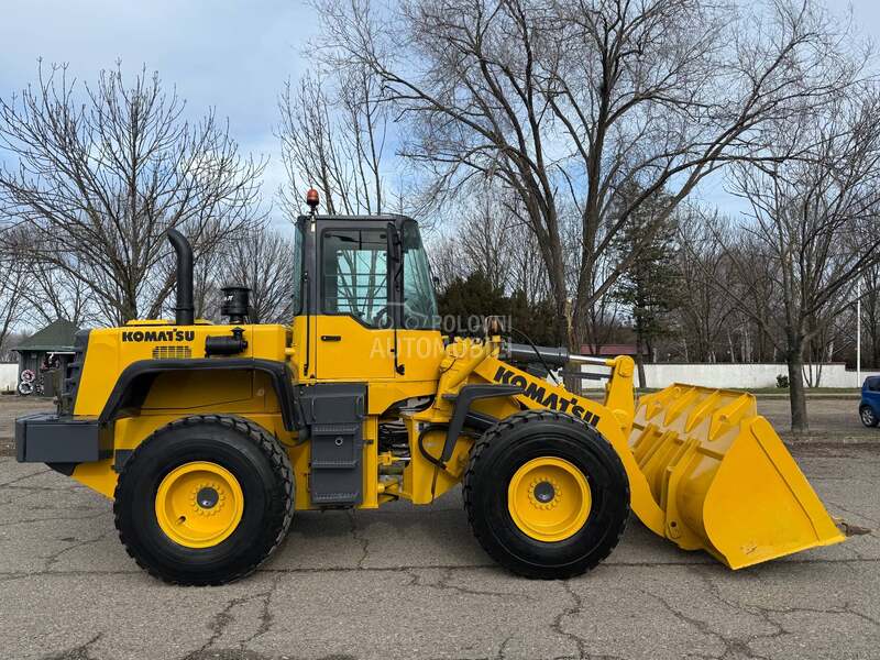 Komatsu WA320