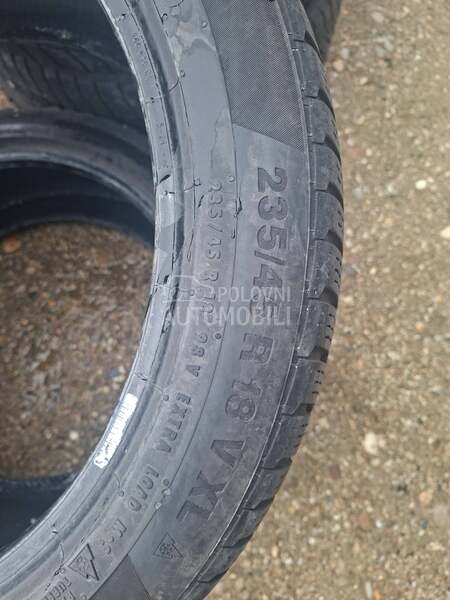 Continental 235/45 R18 Zimska