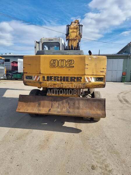 Liebherr 902