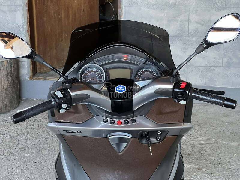 Piaggio X10 500