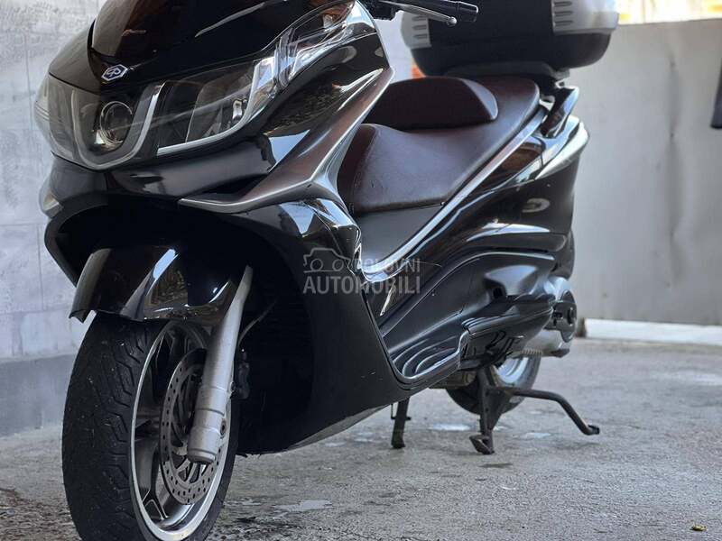 Piaggio X10 500