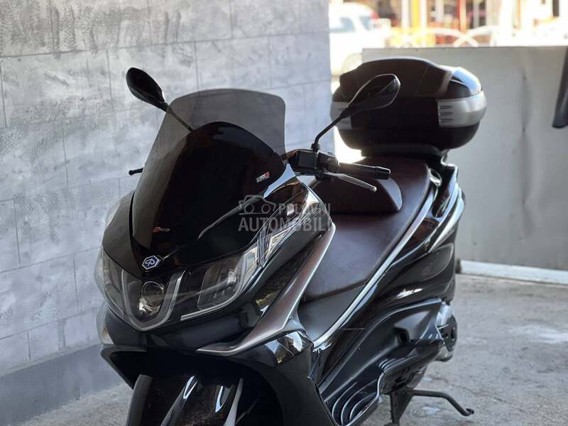 Piaggio X10 500