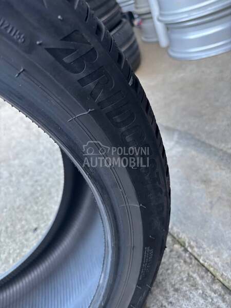 Bridgestone 255/40 R21 Zimska
