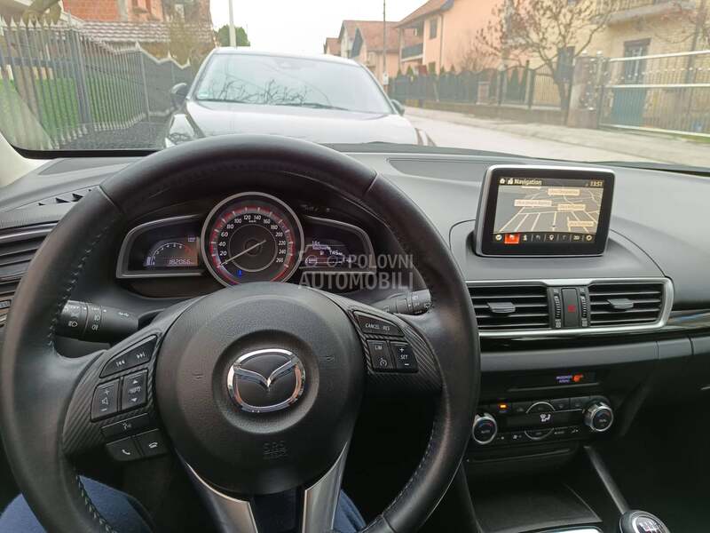 Mazda 3 1.5b  Skyactiv