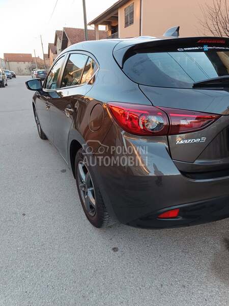 Mazda 3 1.5b  Skyactiv
