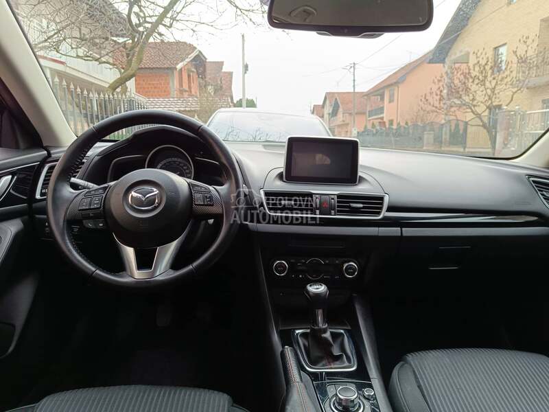 Mazda 3 1.5b  Skyactiv