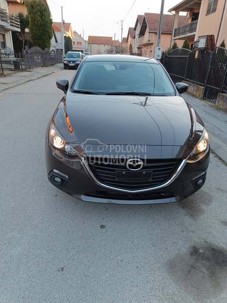 Mazda 3 1.5b  Skyactiv