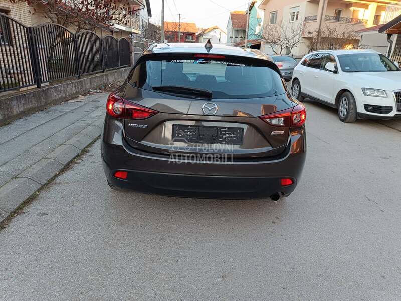Mazda 3 1.5b  Skyactiv