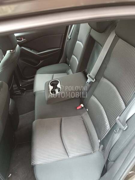 Mazda 3 1.5b  Skyactiv