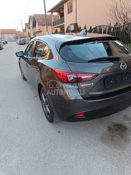 Mazda 3 1.5b  Skyactiv
