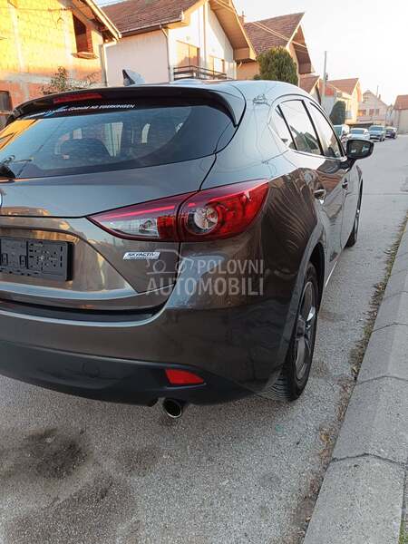 Mazda 3 1.5b  Skyactiv