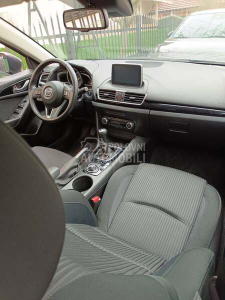Mazda 3 1.5b  Skyactiv