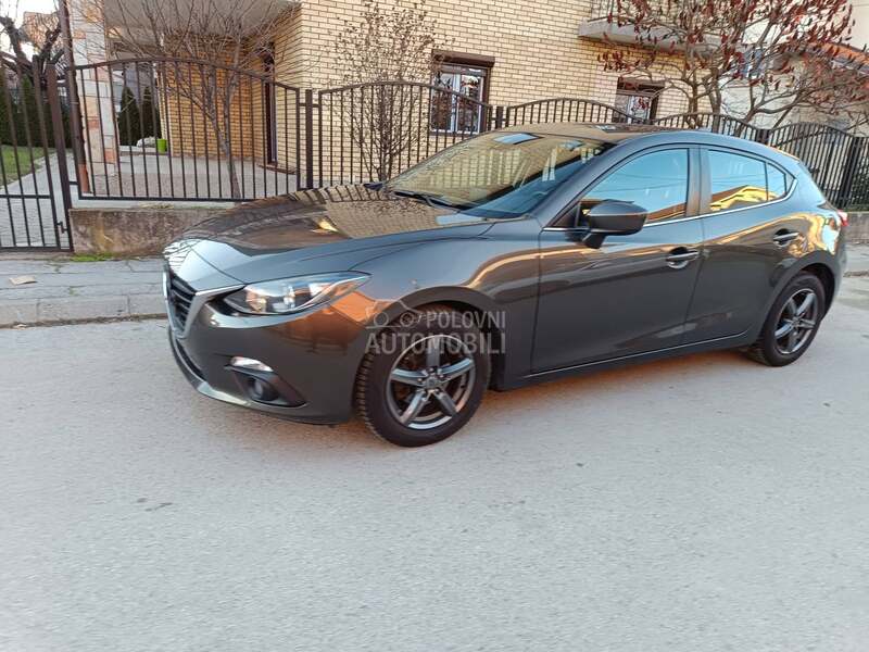 Mazda 3 1.5b  Skyactiv