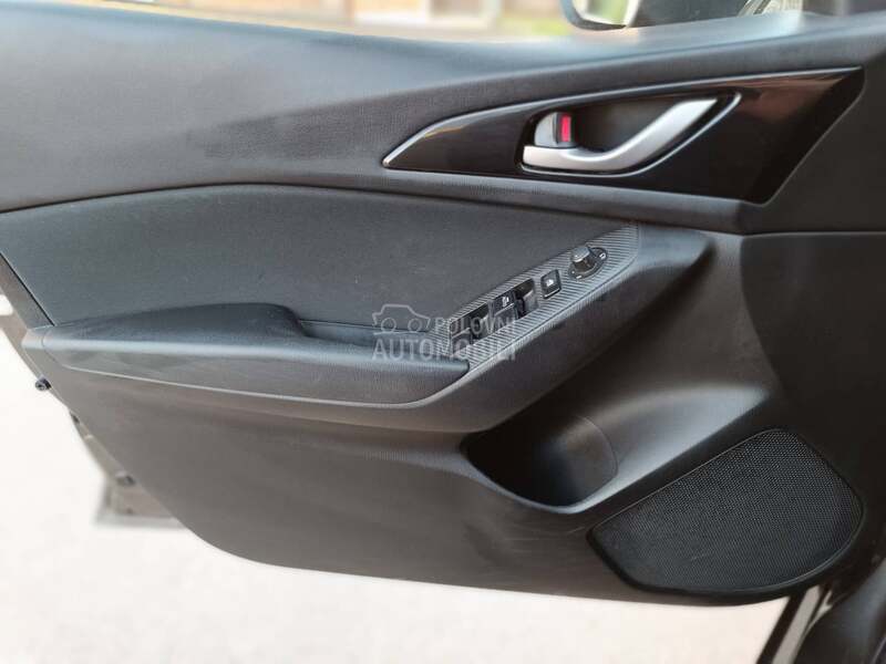 Mazda 3 1.5b  Skyactiv