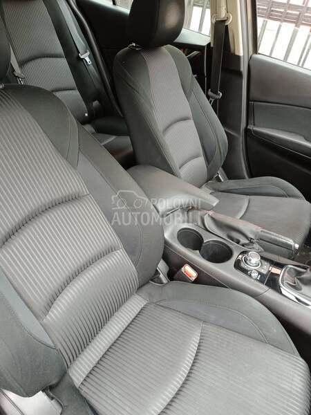 Mazda 3 1.5b  Skyactiv