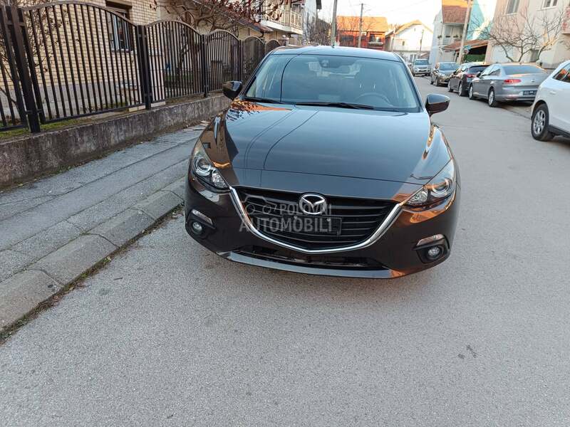 Mazda 3 1.5b  Skyactiv