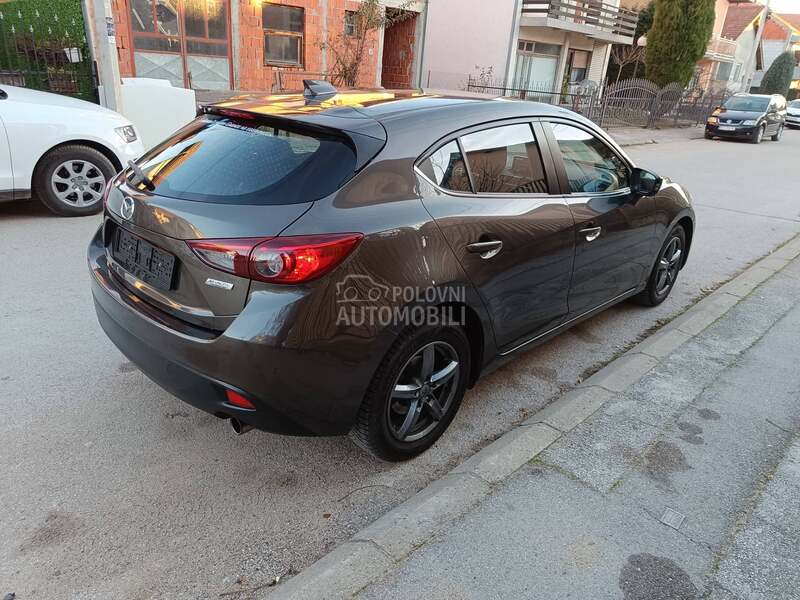Mazda 3 1.5b  Skyactiv