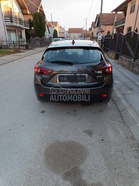 Mazda 3 1.5b  Skyactiv