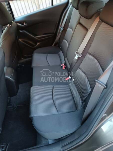 Mazda 3 1.5b  Skyactiv