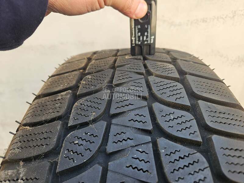 Bridgestone 235/60 R17 Zimska