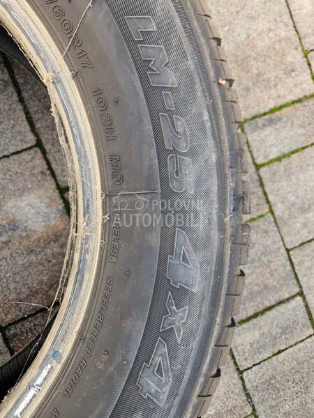 Bridgestone 235/60 R17 Zimska