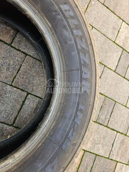 Bridgestone 235/60 R17 Zimska