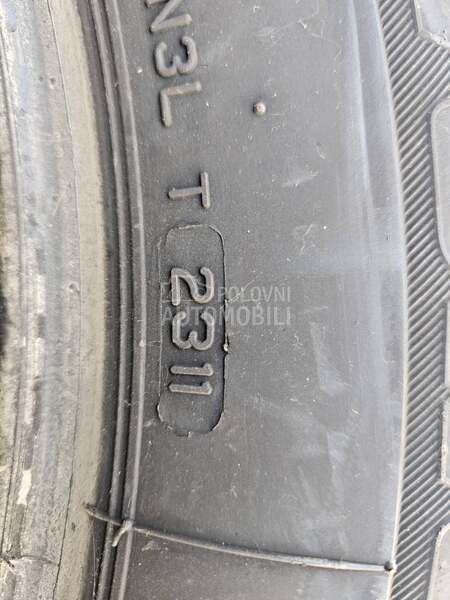 Bridgestone 235/60 R17 Zimska