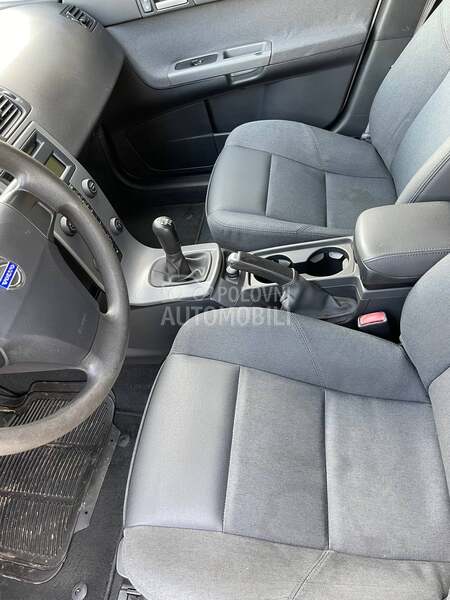 Volvo V50 