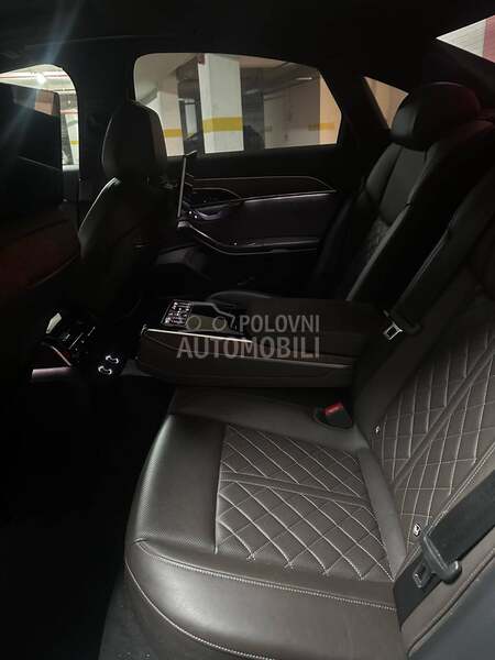 Audi A8 S LINE