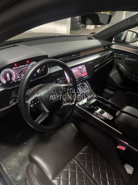 Audi A8 S LINE