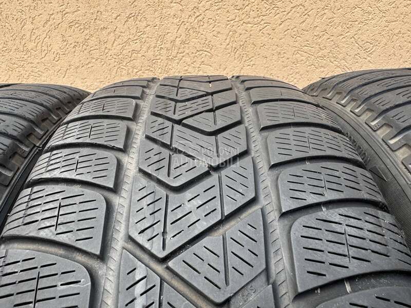 Pirelli 235/55 R19 Zimska