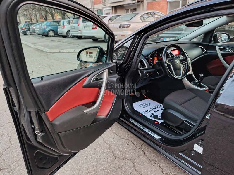 Opel Astra J N O V