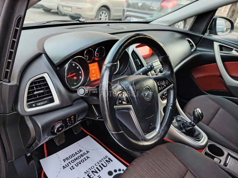 Opel Astra J N O V